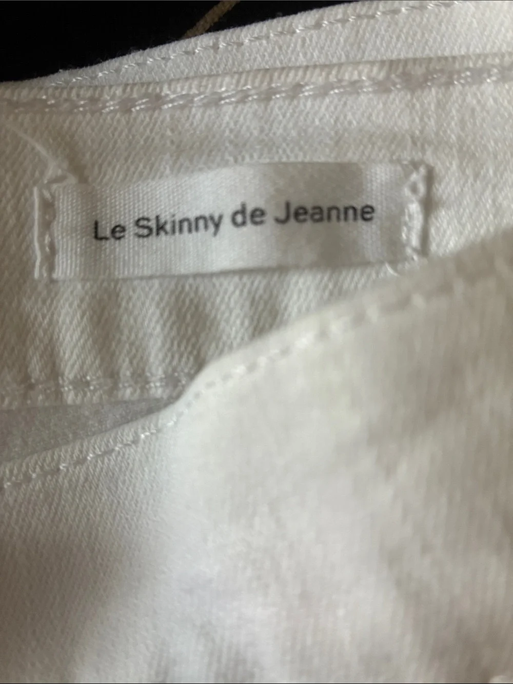 Frame Denim White Cropped Ankle Jeans with Frayed Hem - Picture 4 of 4